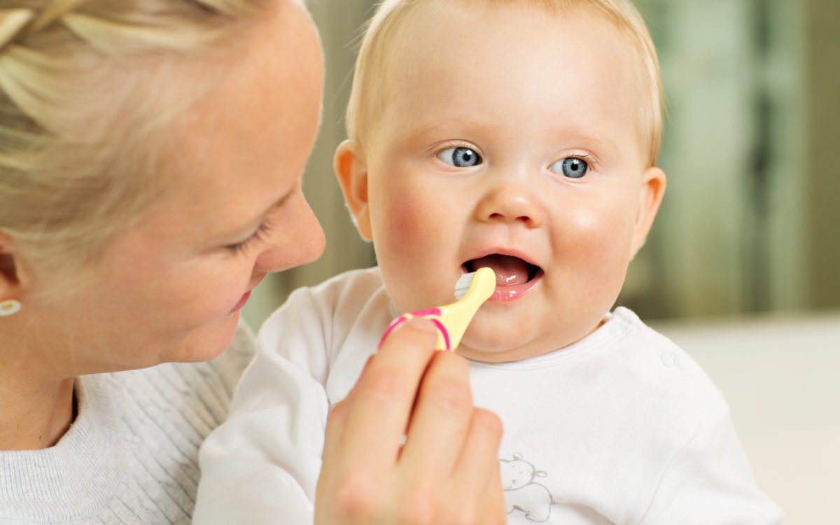 Hvorfor er vigtigt at børste mælketænderne? | Oral Care