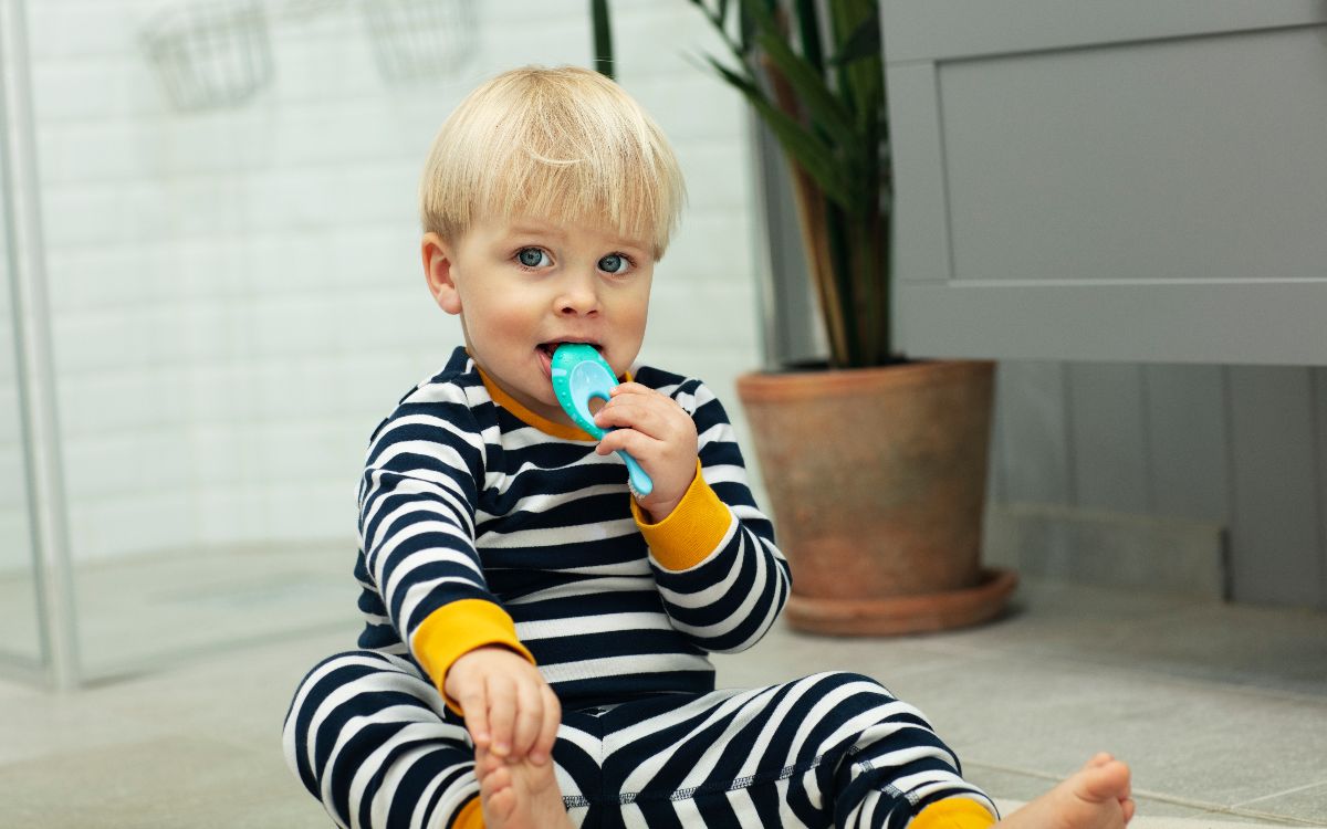 Kid with toothbrush