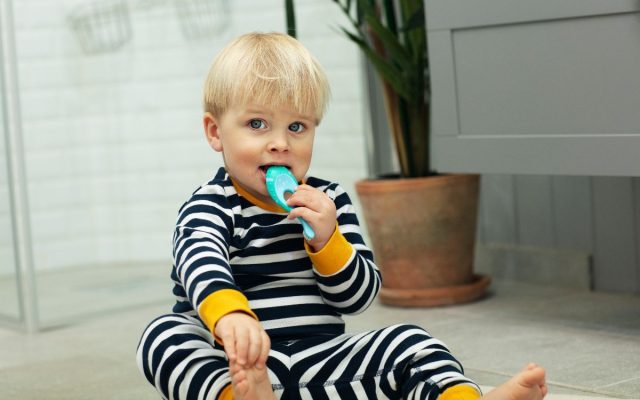 Poussée dentaire de bébé : tout savoir des dents de lait