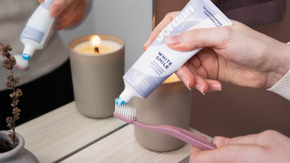 Jordan stay fresh tandkräm och green clean tandborste i rosa färg