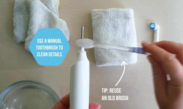 cleaning electric toothbrush: detail clean