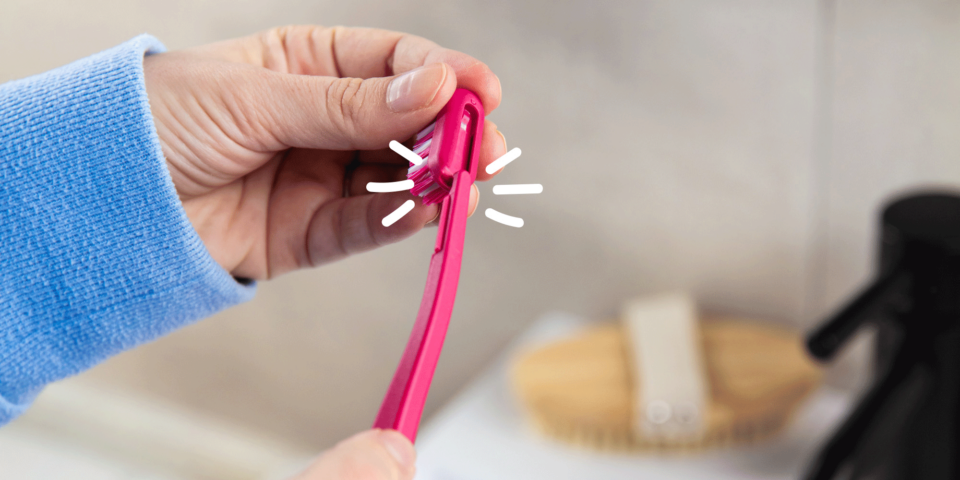 Toothbrush with replaceable heads