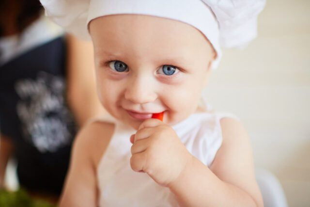 Pierwsze zęby mleczne pojawiają się w okolicy 6. miesiąca życia