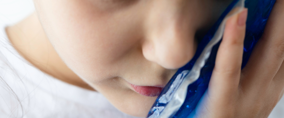 bambino-ghiaccio-denti